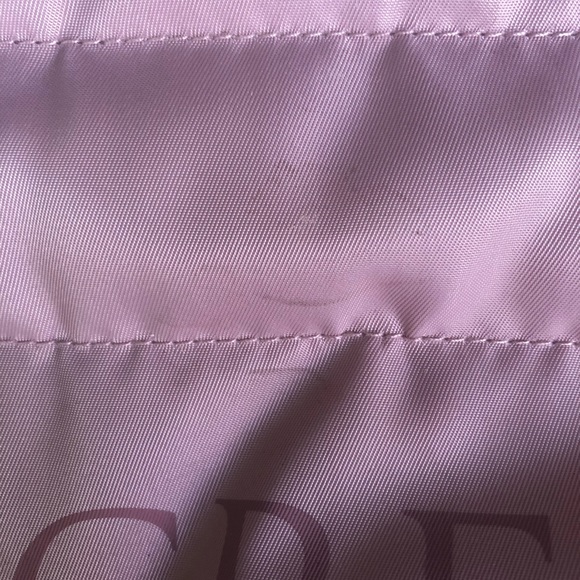 Victoria's Secret Quilted Pink Logo Zipper Duffle Travel Tote Bag - NWT - Picture 5 of 6